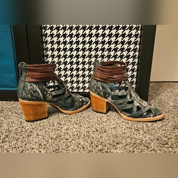 Freebird by Steven - Penny in Blue Multi Size 6 - Picture 4 of 6